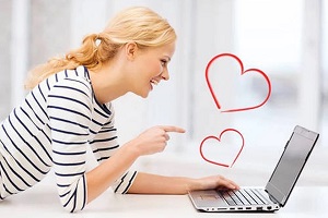 Rencontre virtuelle par vid&eacute;o avec belle femme